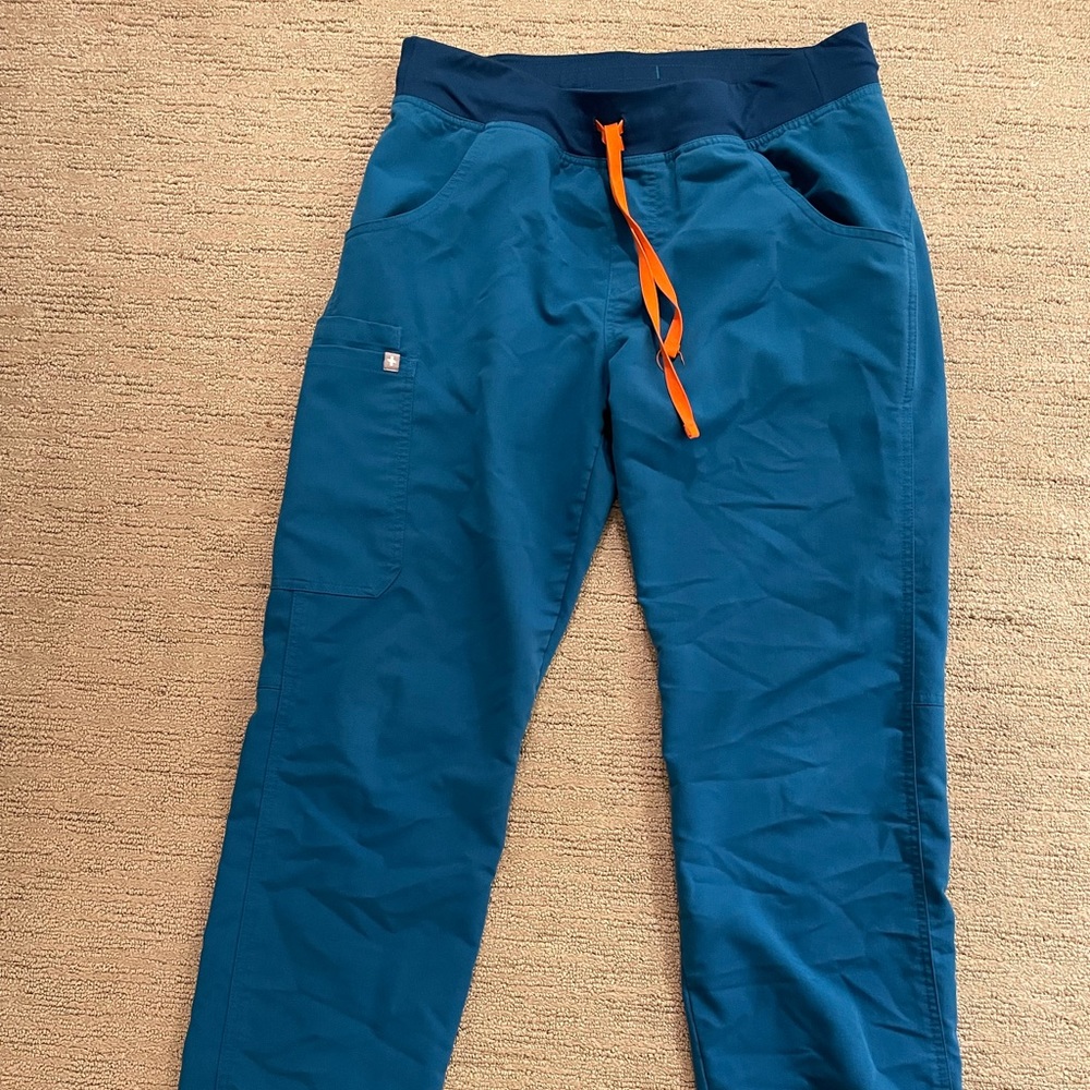 FIGS Kade Cargo Scrub Pant